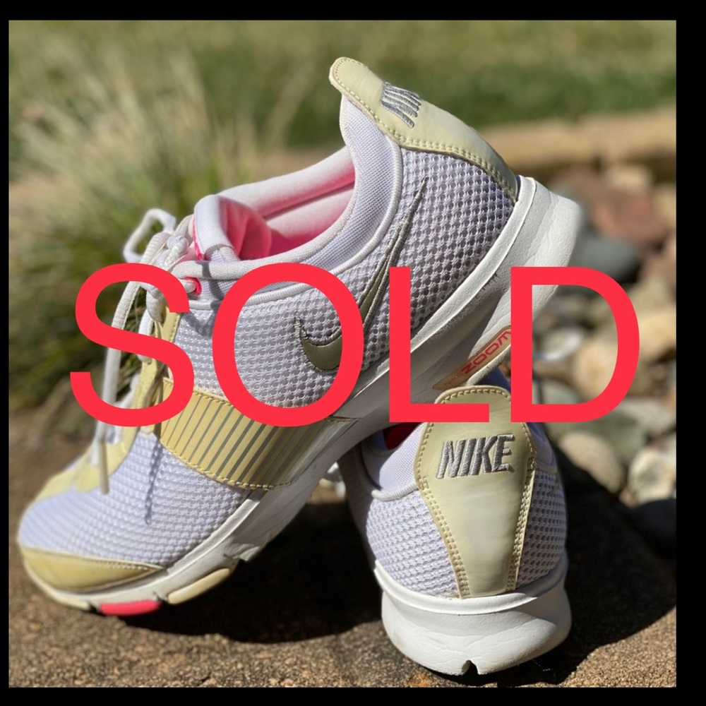 Nike Women’s Zoom TRNER ESSNTL II Running Shoe 11.